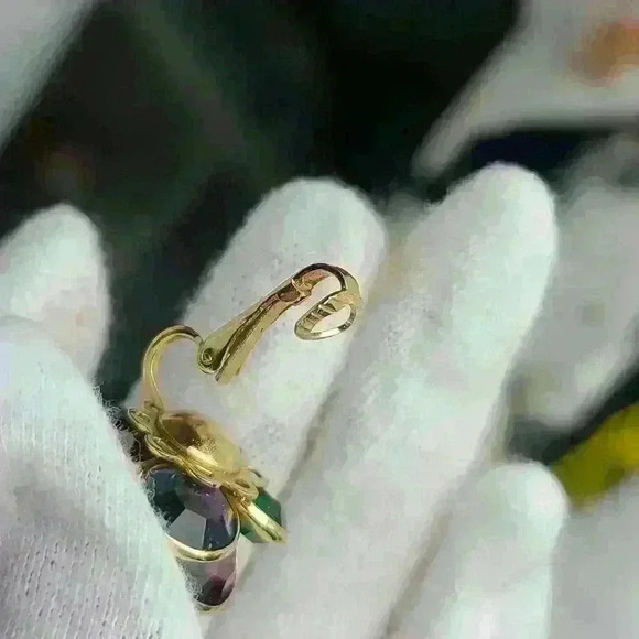 1/$59Vintage colorful crystal rhinestones flower clip on earrings in Gold-ton… - Picture 14 of 17